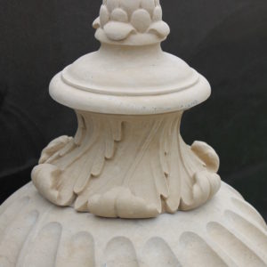 White marble urn - Ref. 046 particular top