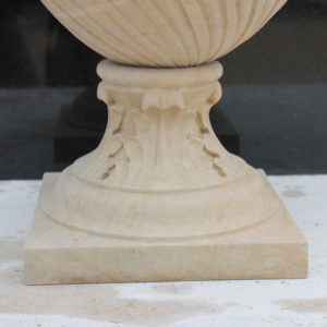 White marble urn - Ref. 046 bottom par
