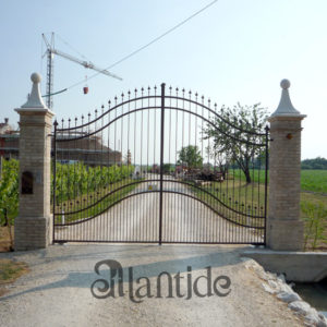 Copri cancello in Biancone - Rif. 043